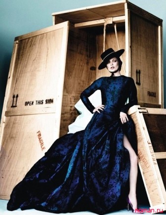 Роскошная Кейт Мосс топлес для журнала Vogue