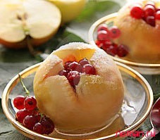 Яблоки, запеченные с ягодами и медом