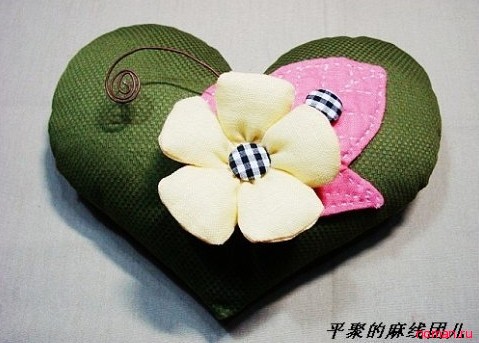 Валентинка с цветком из ткани